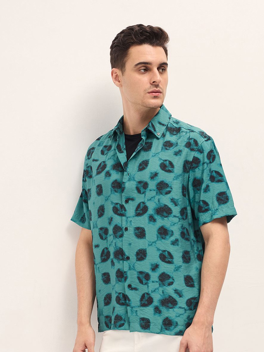 

THE BEAR HOUSE Men Relaxed Fit Spread Collar Abstract Printed Casual Shirt, Green