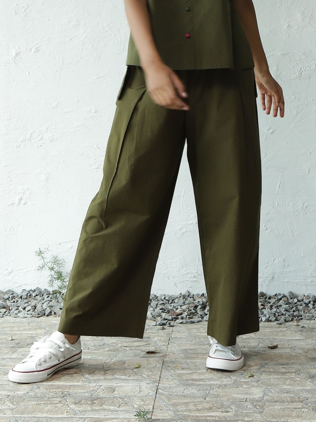 

Canoopi Women Relaxed Straight Leg High-Rise Easy Wash Pleated Trousers, Olive