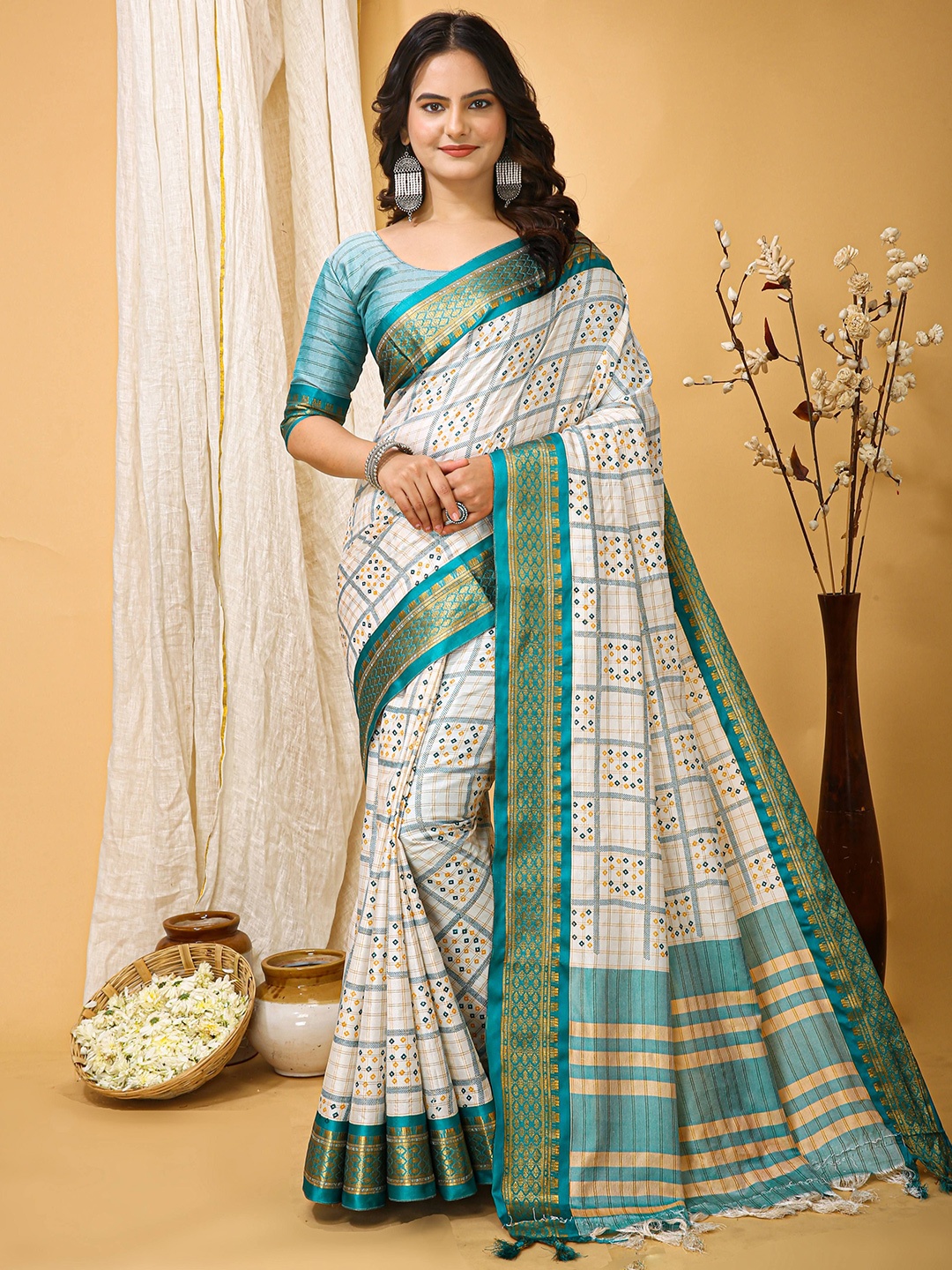 

bansari textiles Checked Zari Saree, Green