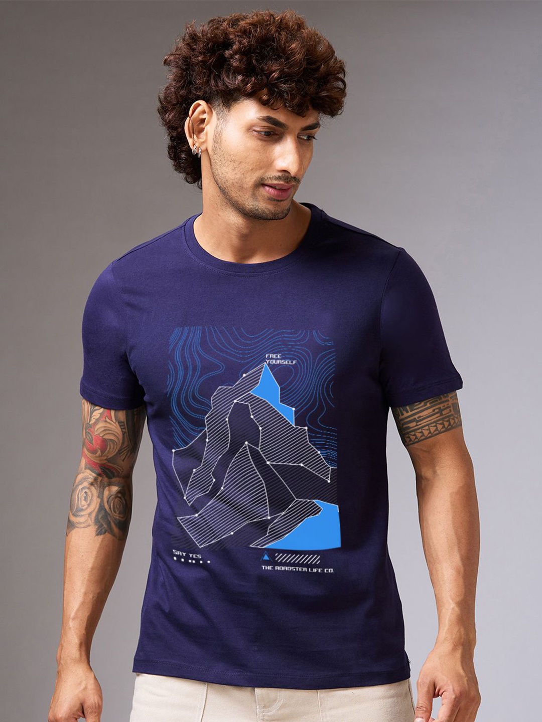 

The Roadster Lifestyle Co. Men Graphic Printed Round Neck Cotton T-shirt, Navy blue