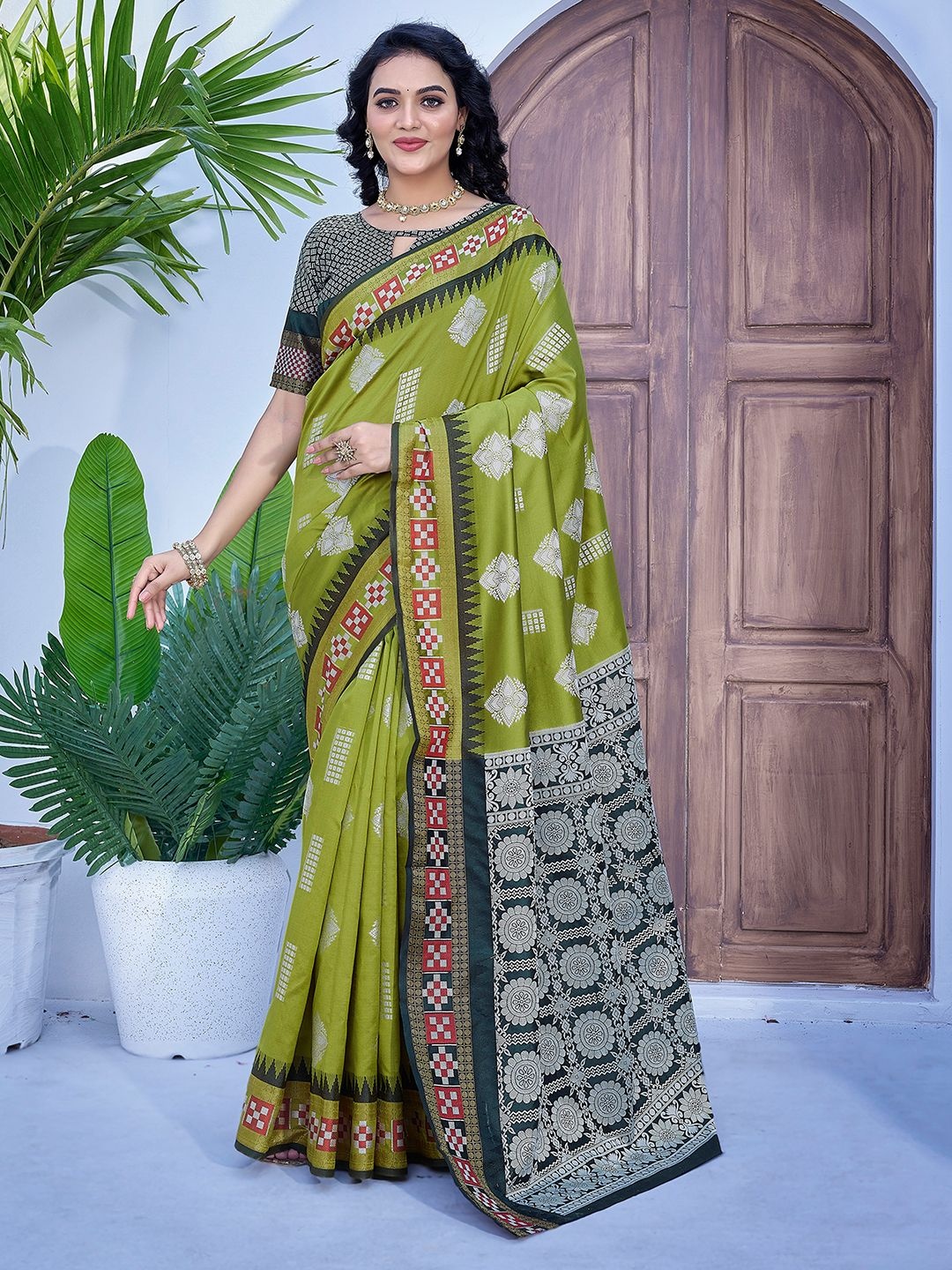 

Panzora Ethnic Motifs Zari Banarasi Saree, Green