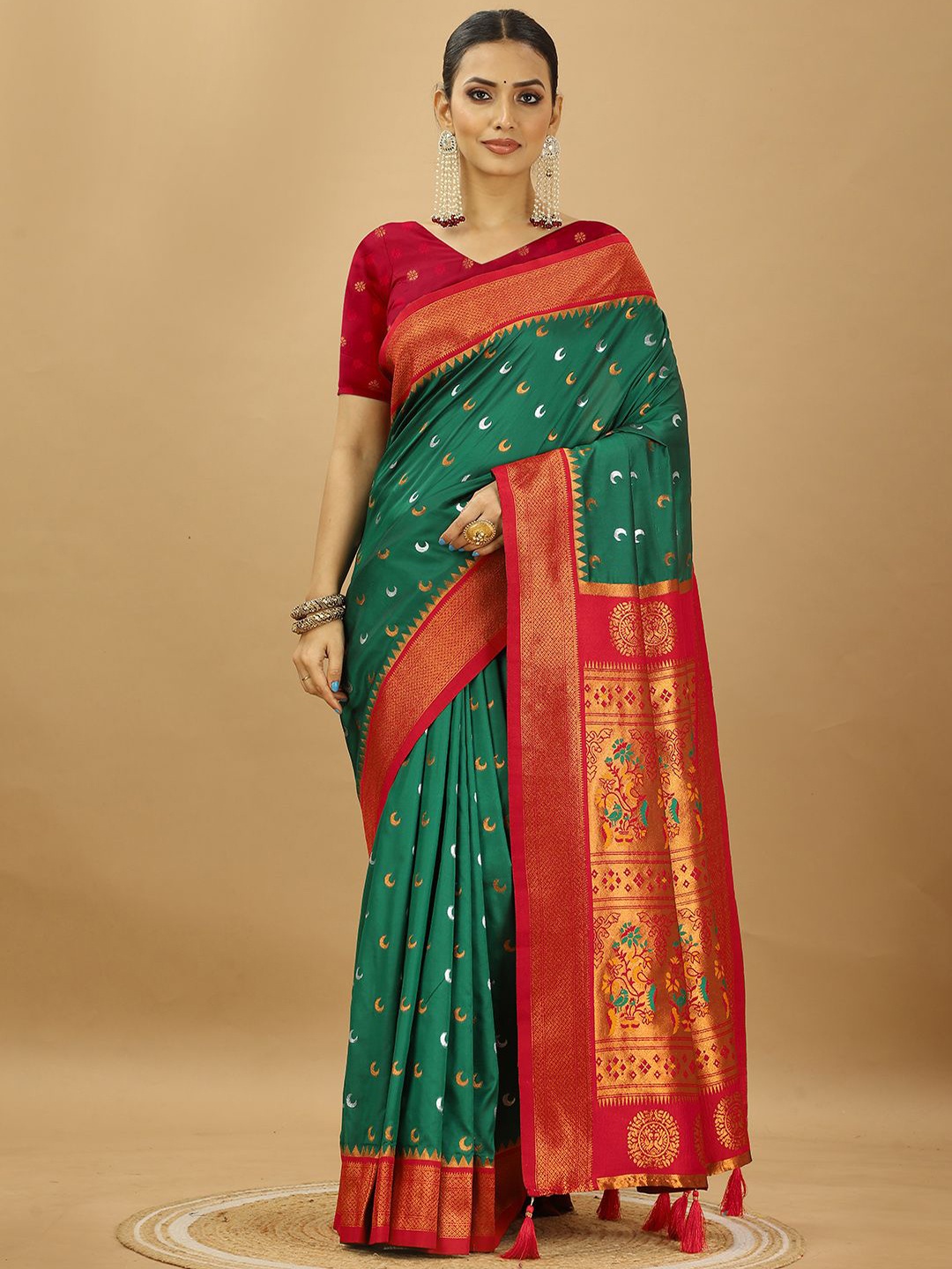 

SWAMI STUDIO Woven Design Zari Pure Silk Paithani Saree, Green