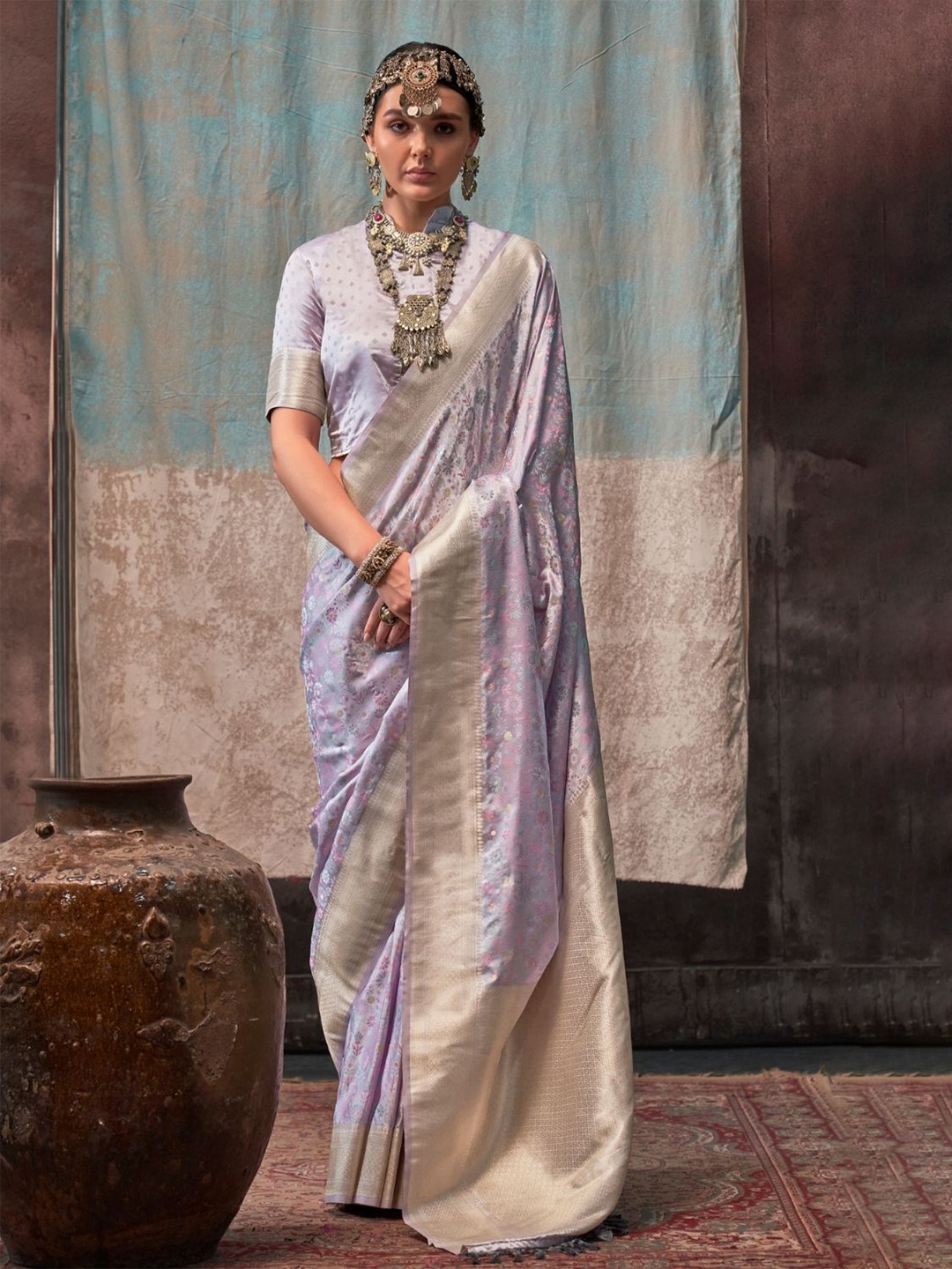 

DEVATITHI Woven Design Zari Satin Saree, Lavender