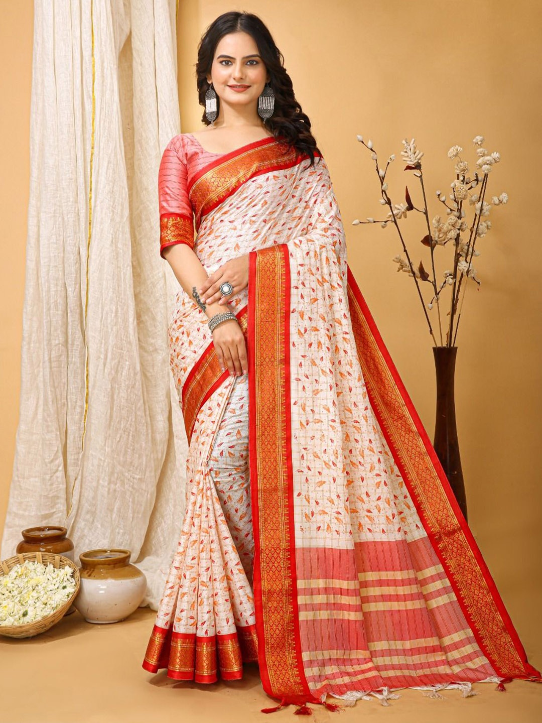 

bansari textiles Checked Zari Saree, Red