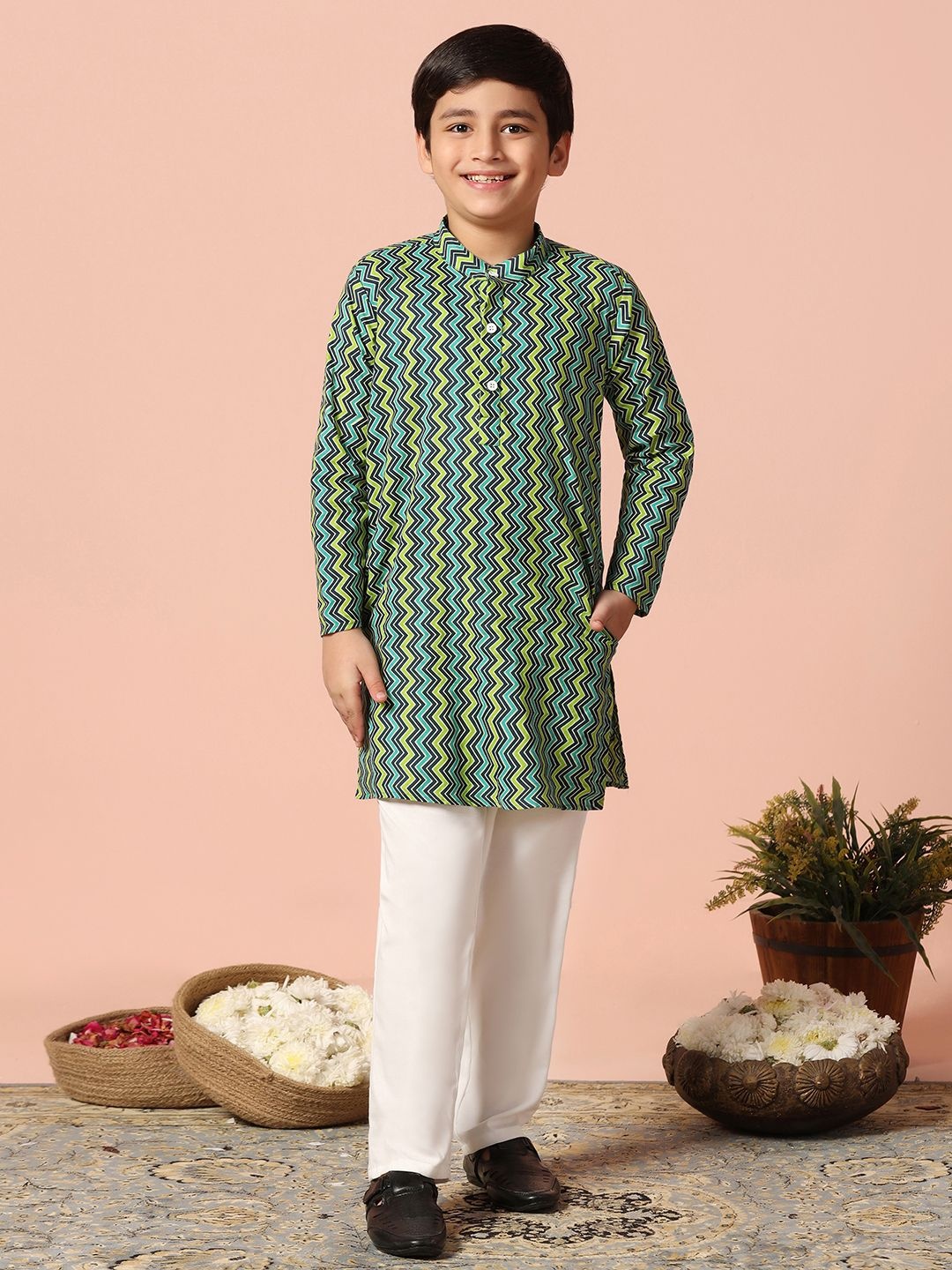 

FASHION DREAM Boys Striped Mandarin Collar Straight Kurta With Pyjama, White