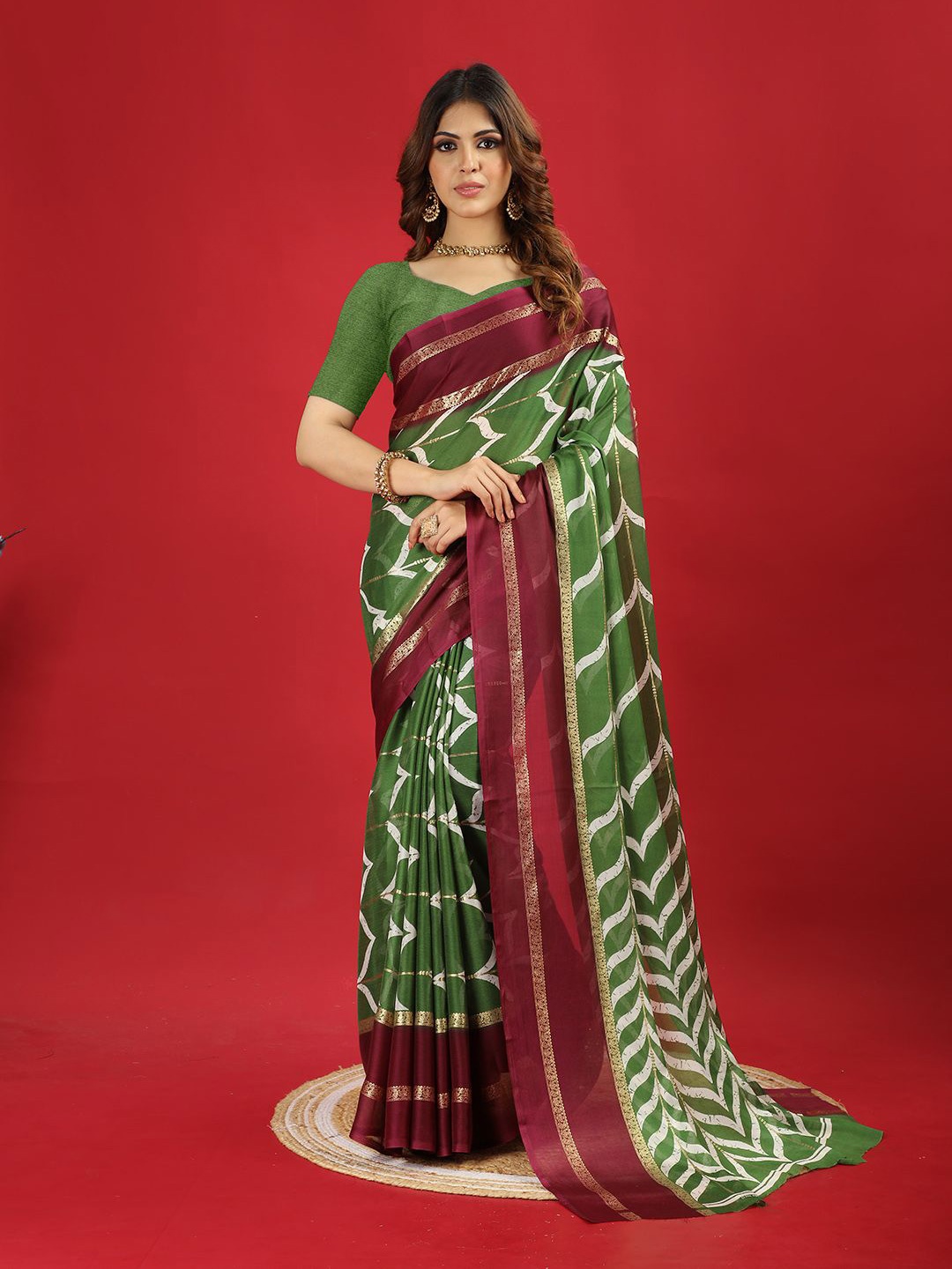 

A.V.M. SILK MILLS Poly Chiffon Saree, Green
