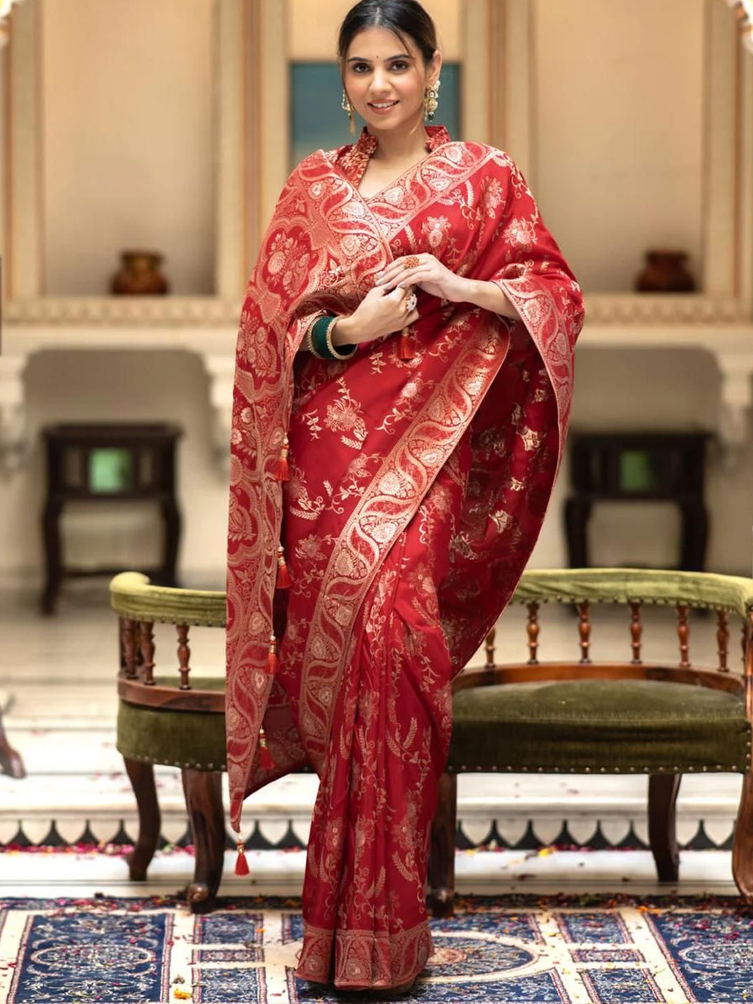 

STYLEELITE Woven Design Zari Pure Silk Kanjeevaram Saree, Red
