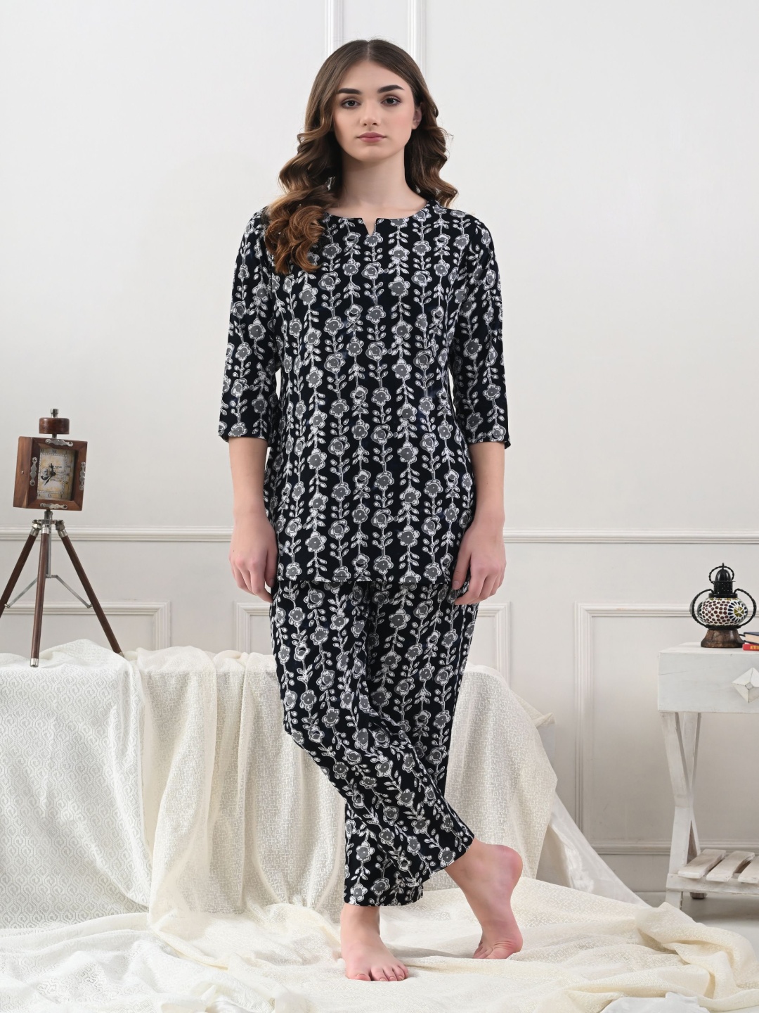 

Dreambe Women Pure Cotton Floral Printed Night suit, Black