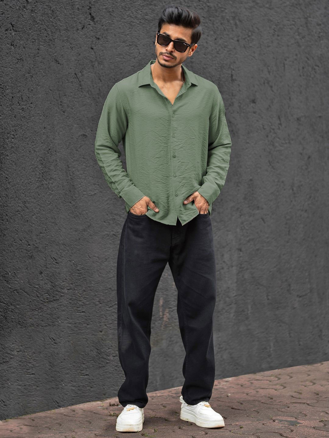 

Powerlook Men Spread Collar Solid Casual Shirt, Green