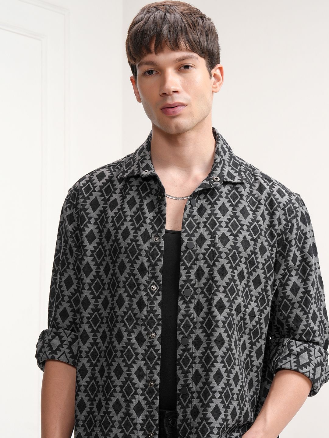 

HIGHLANDER Men Spread Collar Geometric Printed Cotton Casual Shirt, Black