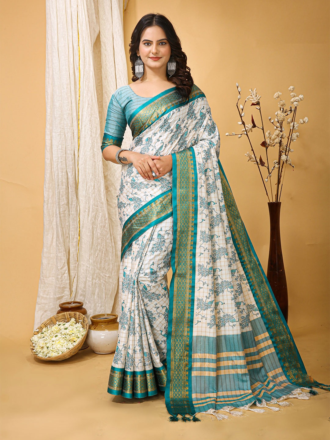 

bansari textiles Checked Zari Saree, Green