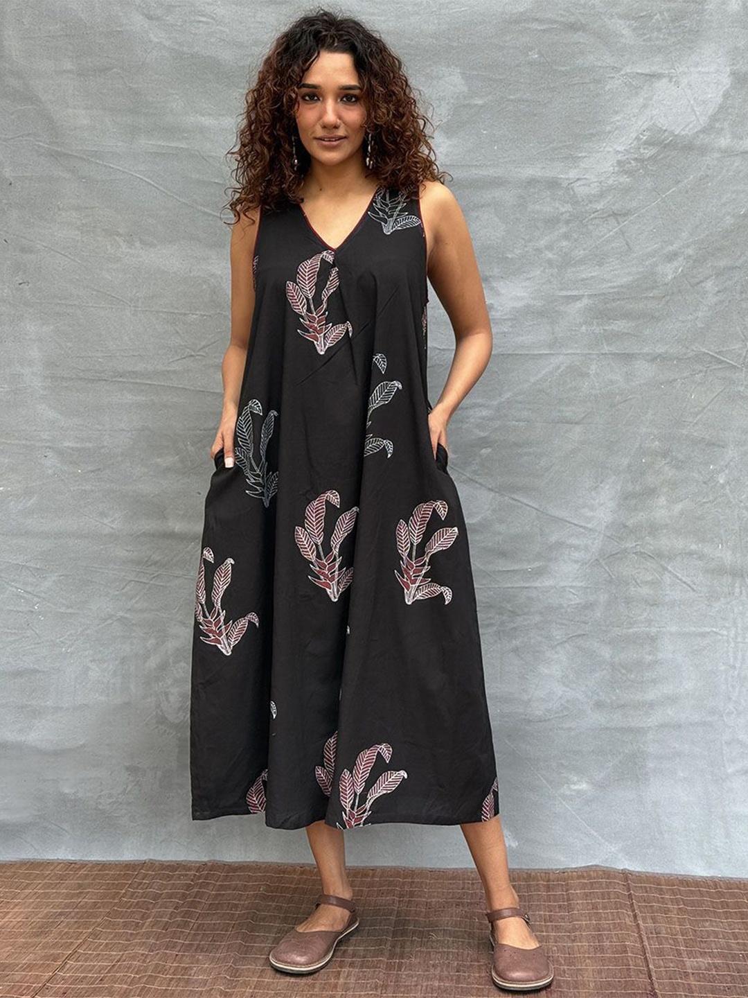 

Chidiyaa Women Chidiyaa Soil Birds and Bloom Blockprinted Cotton Dress, Black