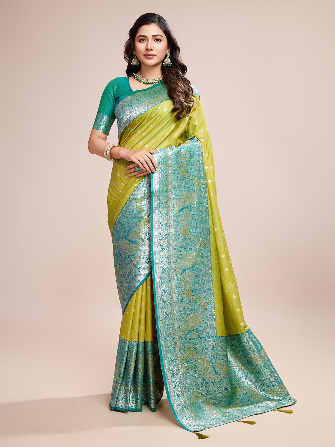 

SHRIMAY Woven Design Zari Banarasi Saree, Lime green