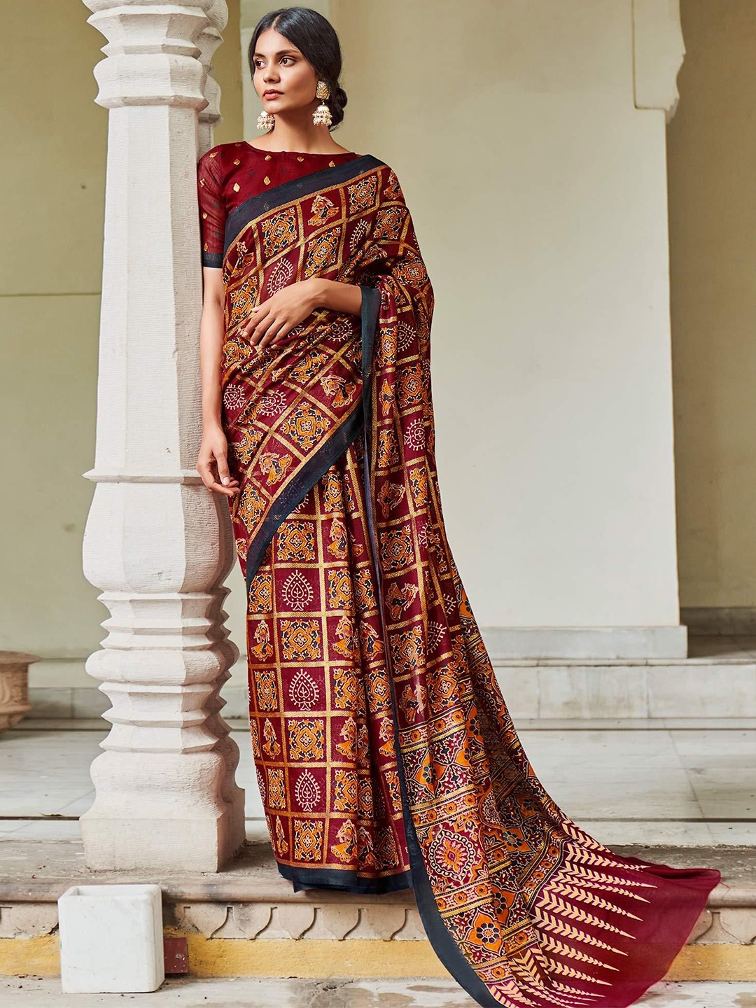 

Peachmode Floral Printed Saree, Maroon