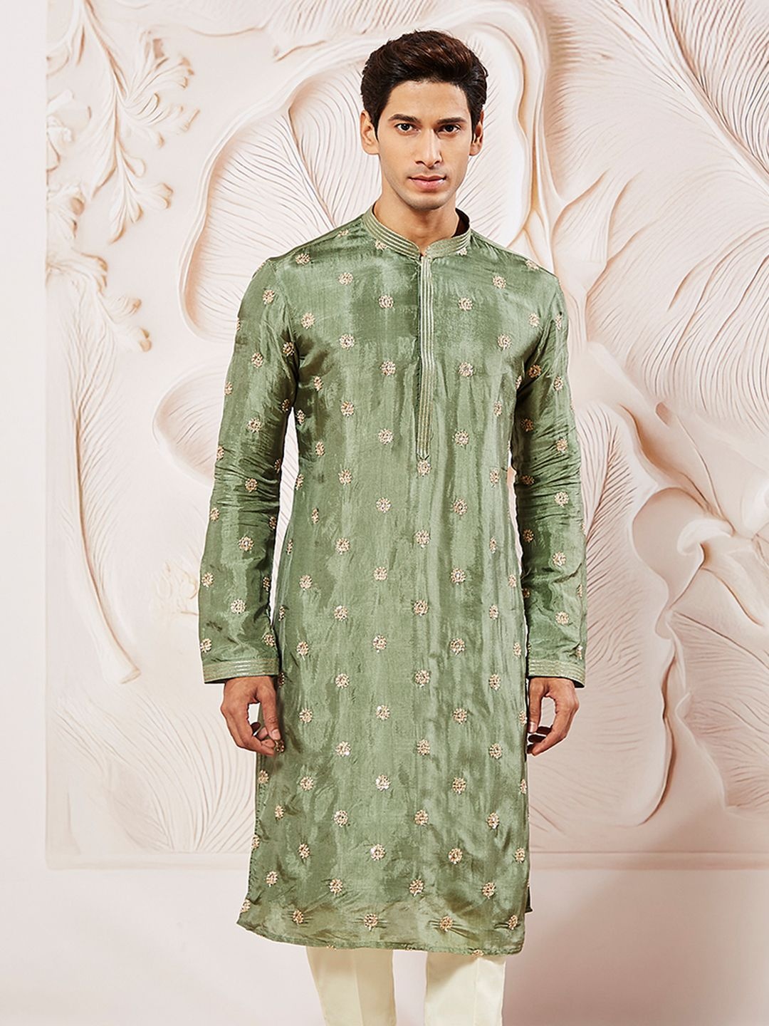 

VASTRAMAY Floral Embroidered Mandarin Collar Sequinned Tissue Silk Straight Kurta, Green