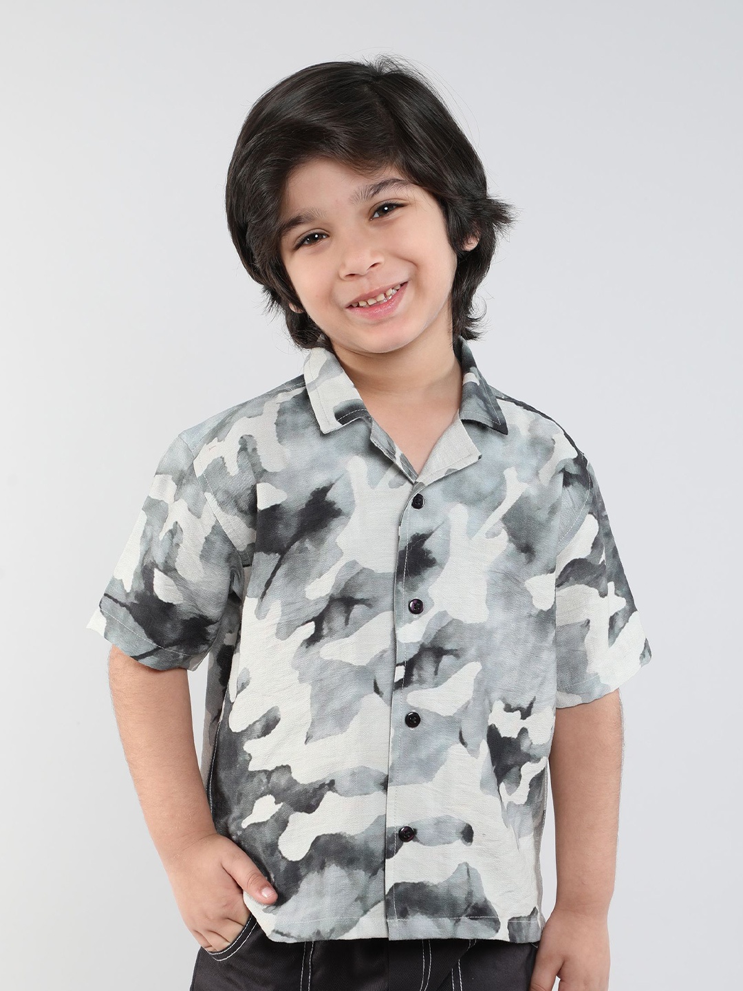 

taffykids Boys Relaxed Fit Cuban Collar Abstract Printed Casual Shirt, White