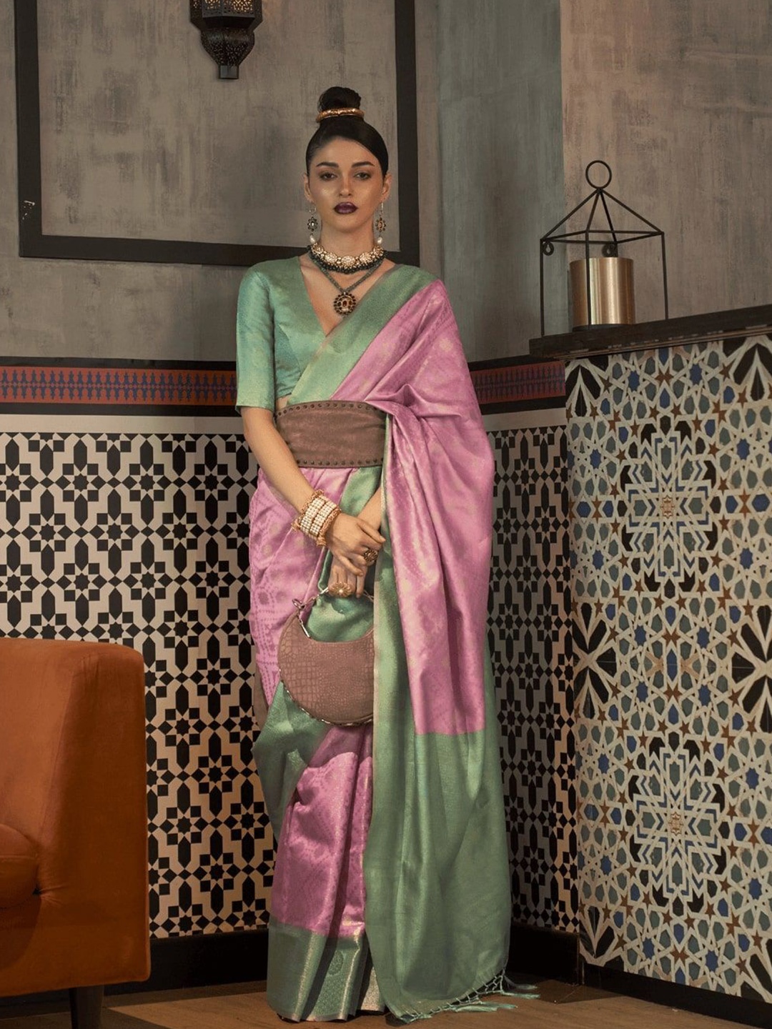 

Anouk Ethnic Motifs Woven Design Zari Banarasi Saree, Lavender