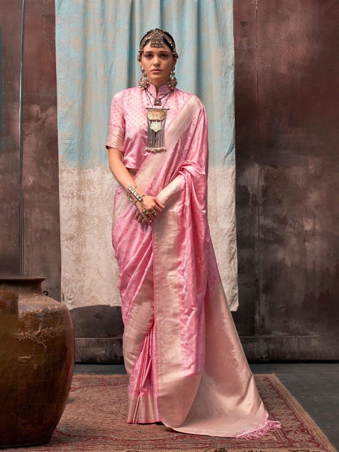 

DEVATITHI Woven Design Zari Satin Saree, Pink