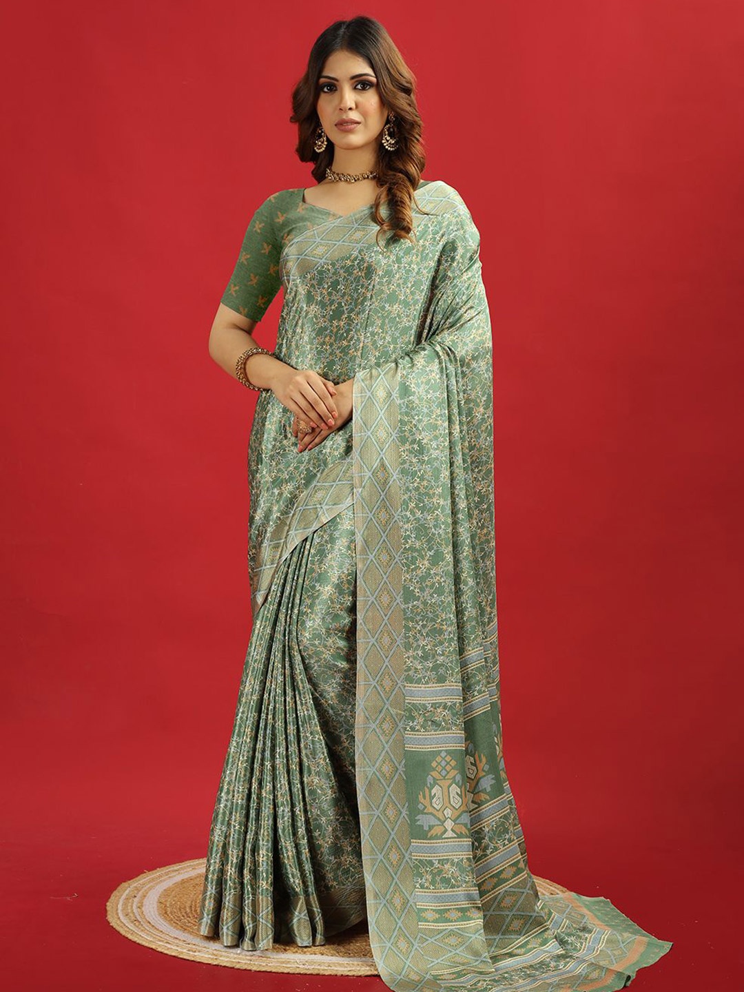 

A.V.M. SILK MILLS Floral Printed Pure Crepe Saree, Green