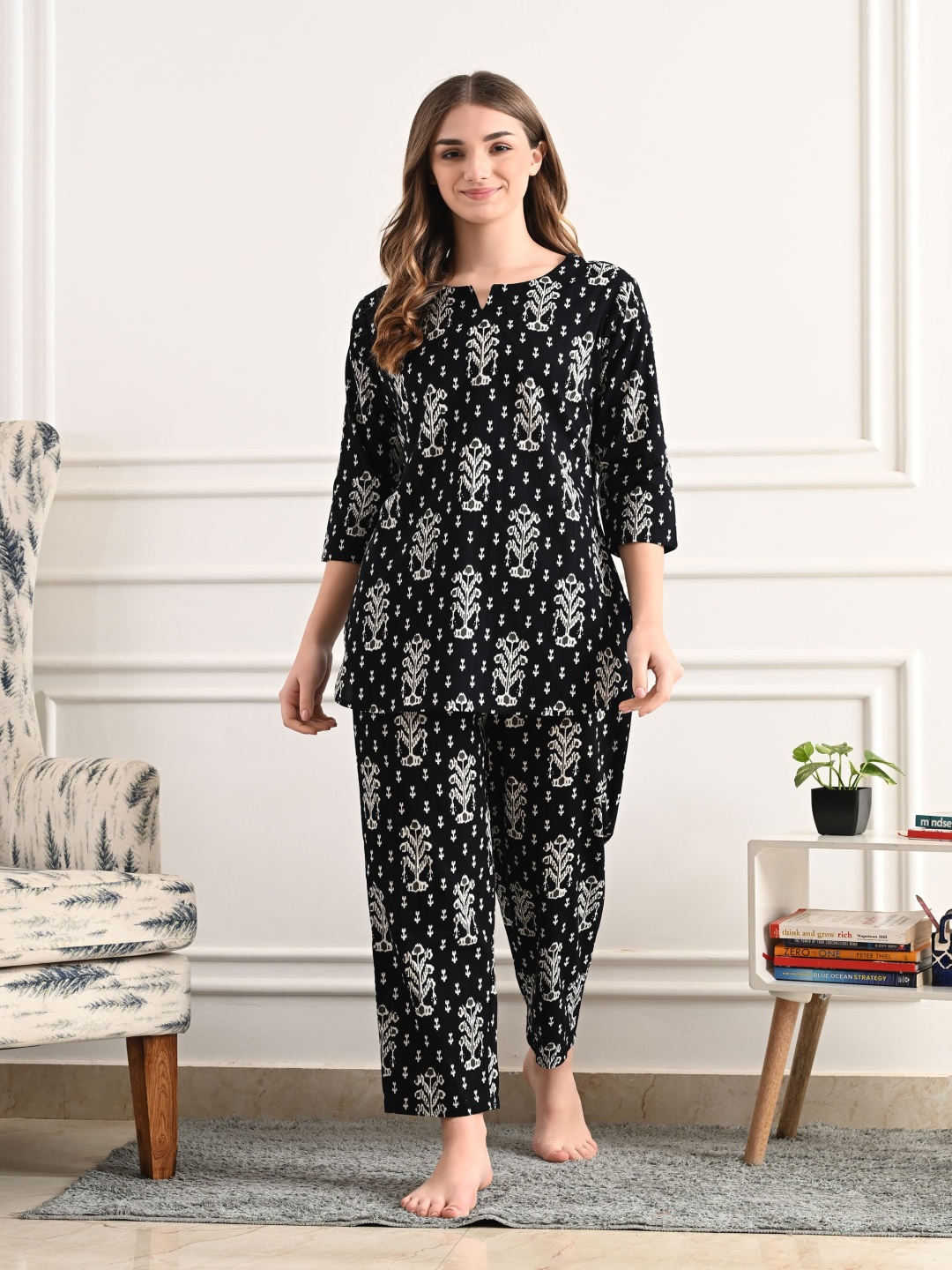 

Dreambe Women Floral Printed Night suit, Black