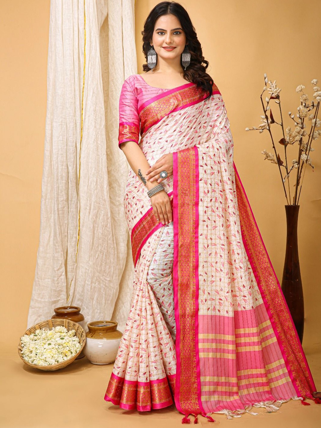 

bansari textiles Checked Zari Saree, Pink