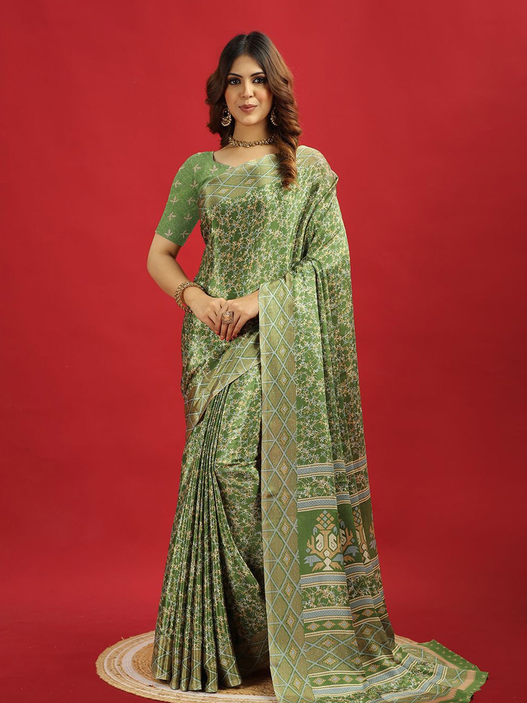 

A.V.M. SILK MILLS Floral Pure Crepe Saree, Green