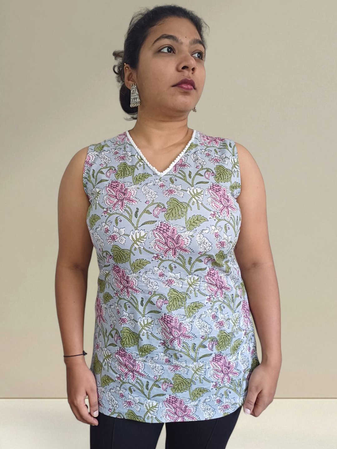 

Nadora Fashions Floral Printed V-Neck Pure Cotton Kurti, Blue