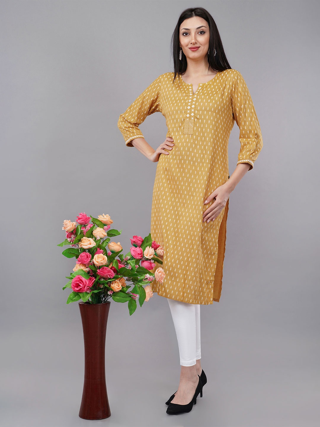 

Avaasa Buy Shruthi Women Floral Printed Liva Kurta, Yellow