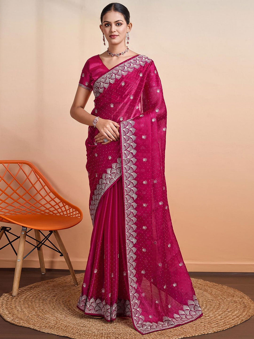 

Peachmode Floral Sequinned Saree, Pink