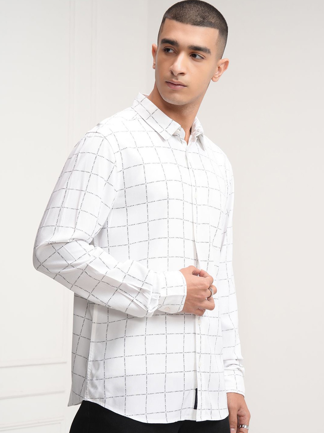 

HIGHLANDER Men Spread Collar Windowpane Checked Casual Shirt, White