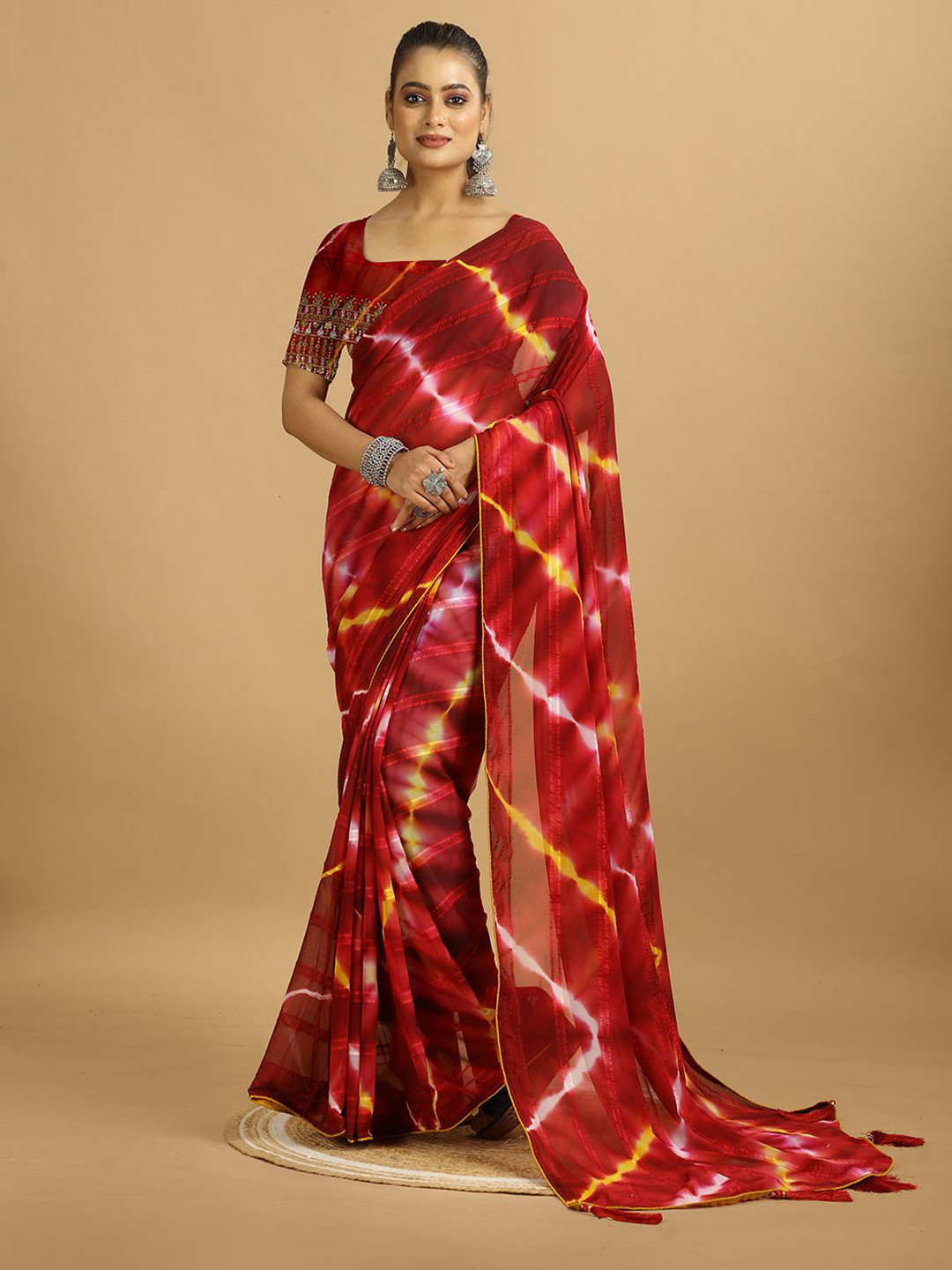 

A.V.M. SILK MILLS Tie and Dye Dyed Saree With Blouse Piece, Red
