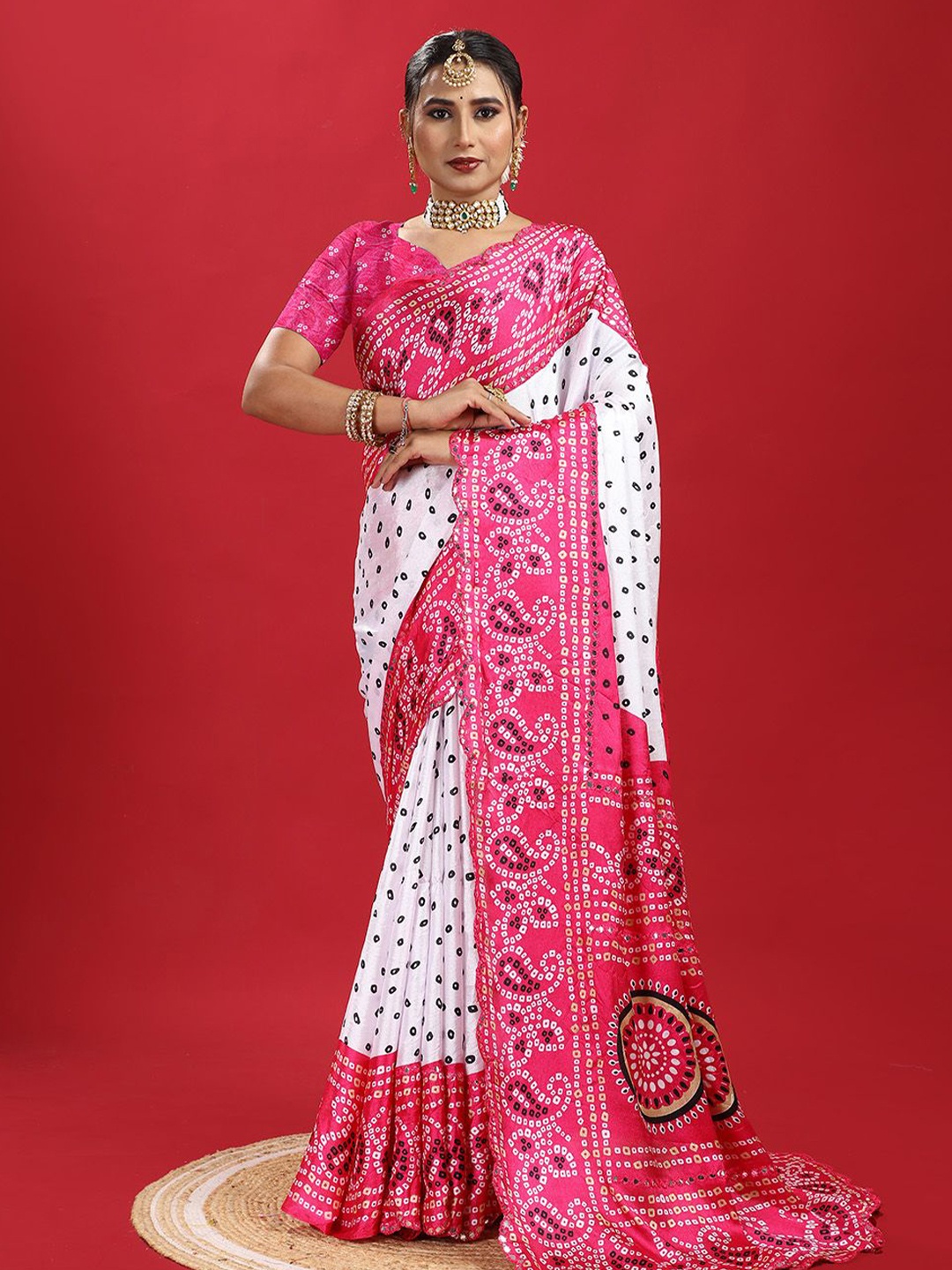 

A.V.M. SILK MILLS Bandhani Mirror Work Bandhani Saree, White