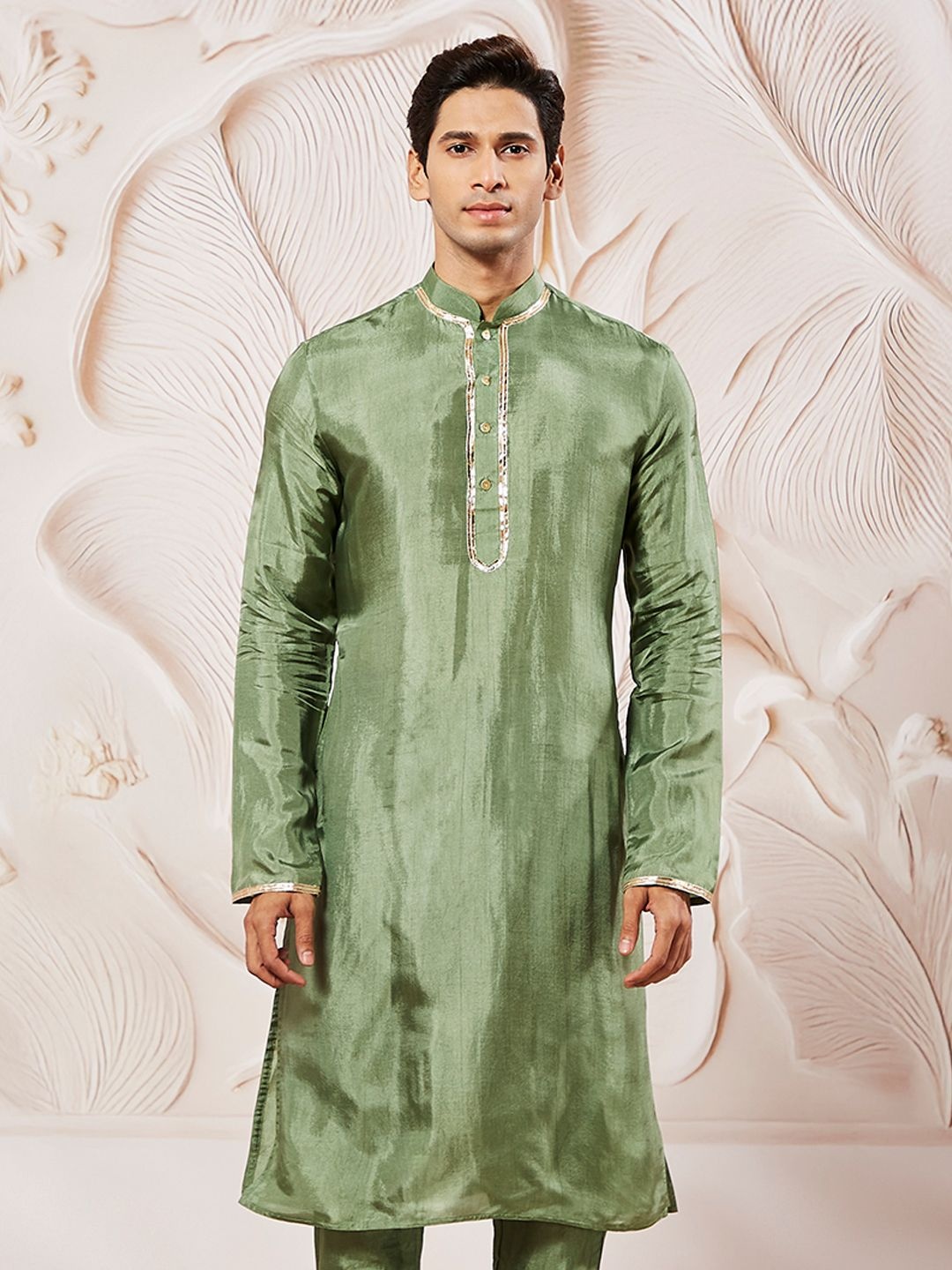 

VASTRAMAY Mandarin Collar Sequinned Tissue Silk Straight Kurta, Green