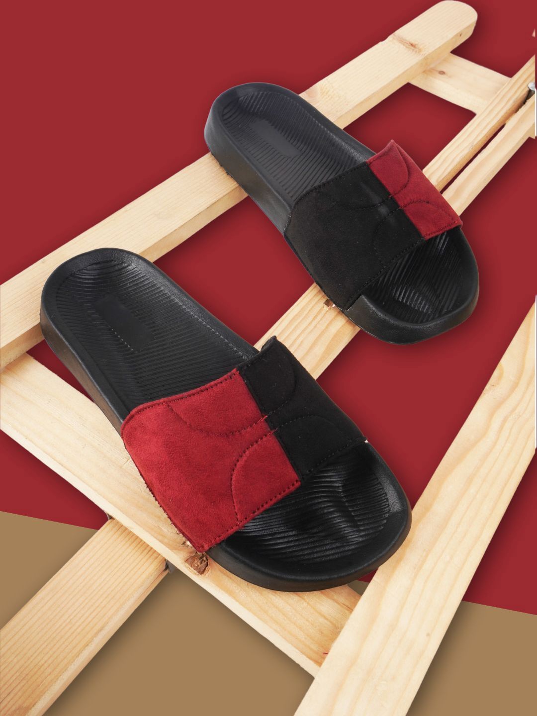 

PERY PAO Men Colourblocked Sliders, Maroon