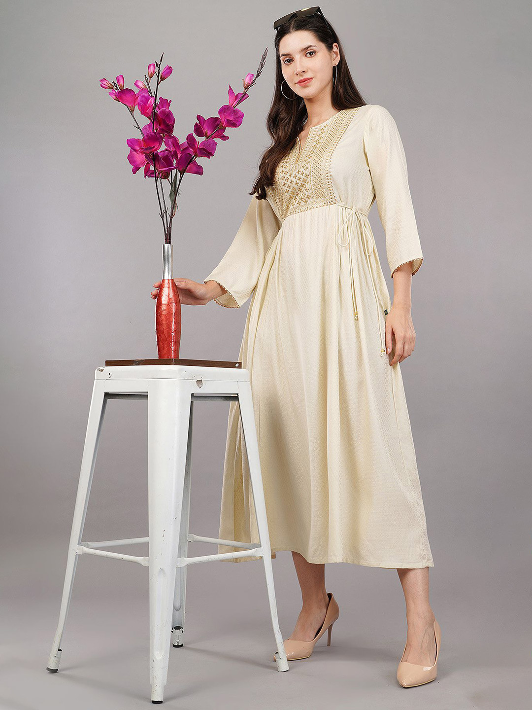 

Avaasa Buy Shruthi Women Yoke Embroidered Flared Kurta, White