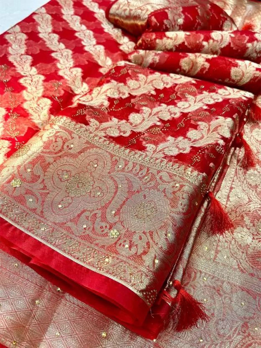 

SAADHVI Woven Design Zari Pure Silk Saree, Red