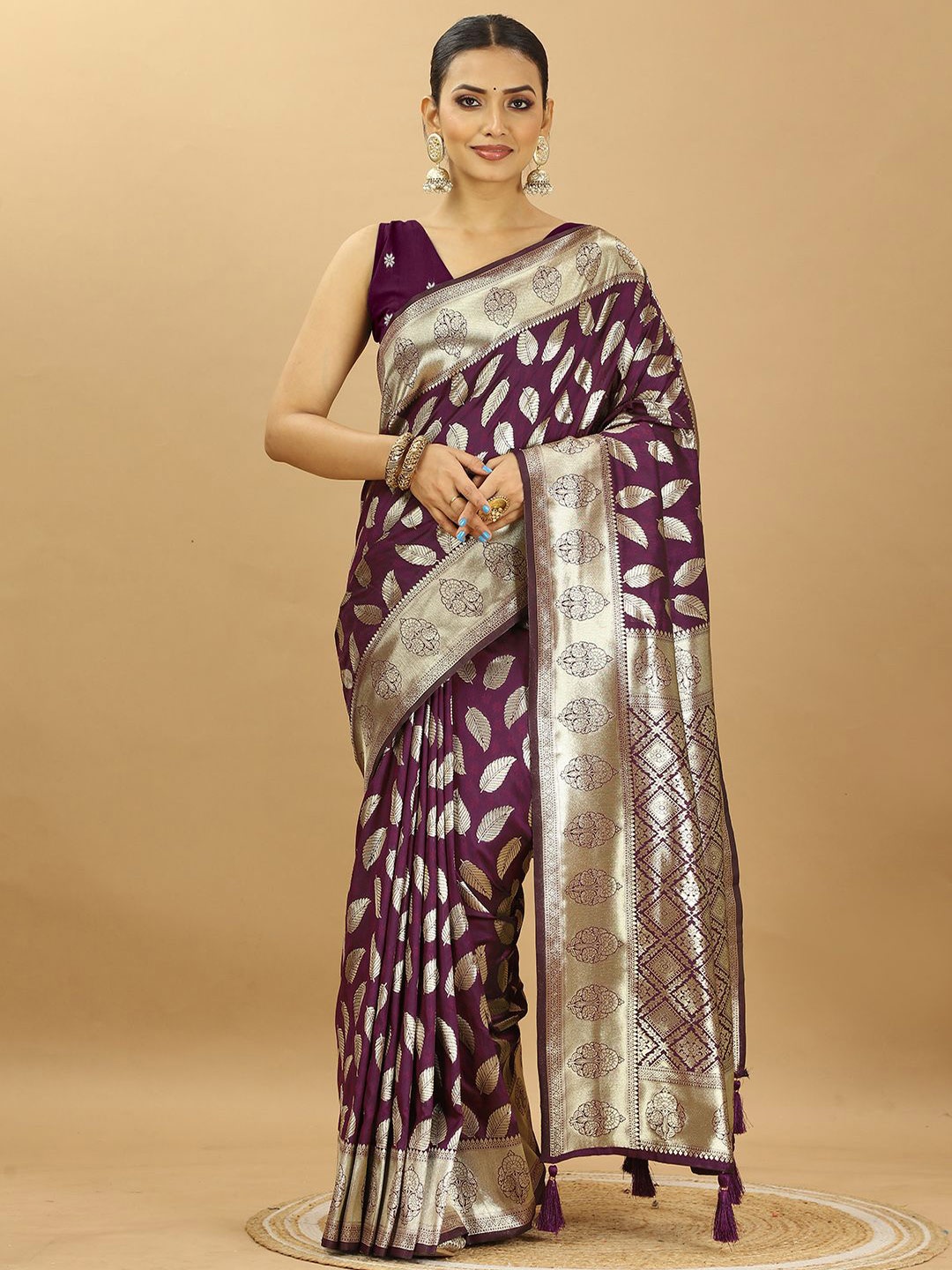 

SWAMI STUDIO Woven Design Zari Pure Silk Banarasi Saree, Burgundy