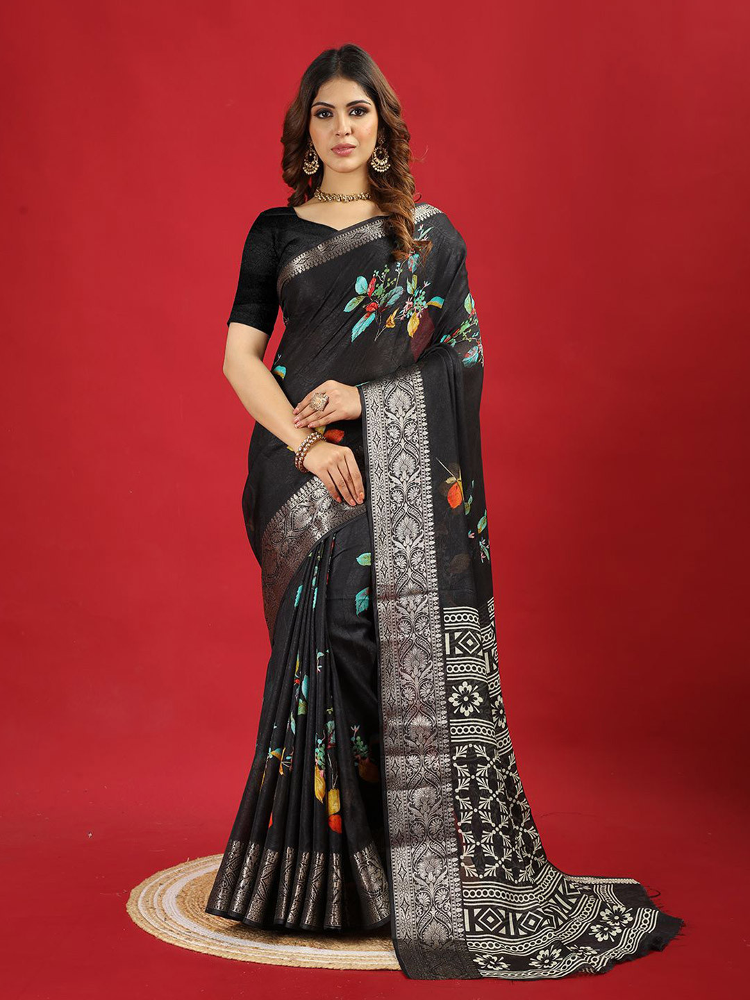 

A.V.M. SILK MILLS Floral Saree, Black
