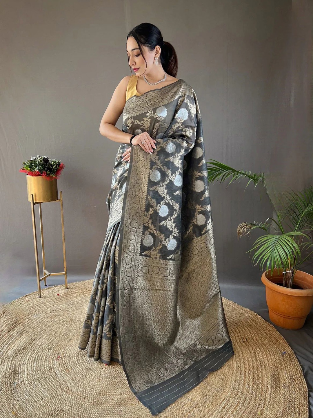 

Caracola Women Ethnic Motifs Zari Banarasi Saree, Grey