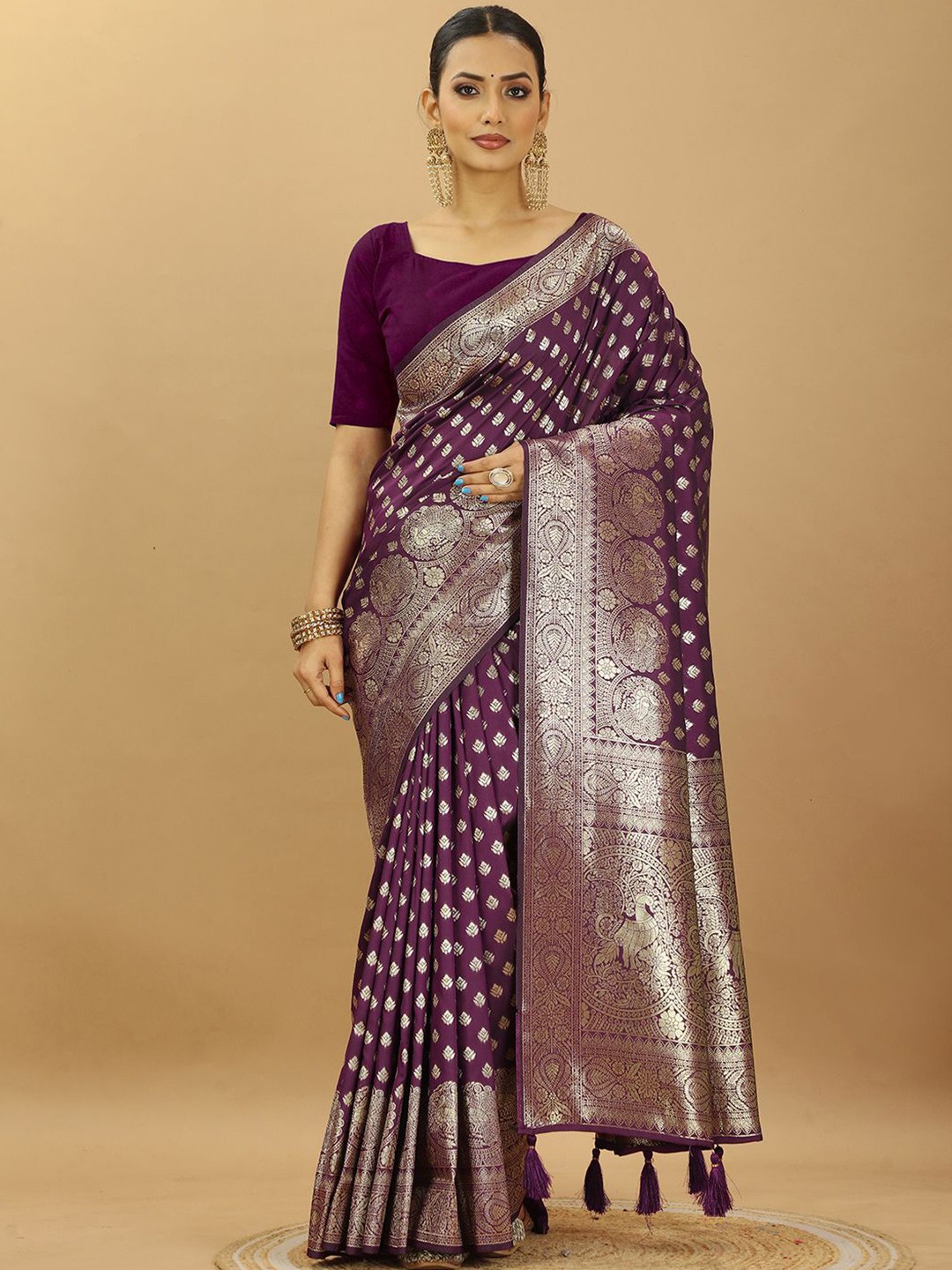 

SWAMI STUDIO Woven Design Zari Pure Silk Banarasi Saree, Burgundy