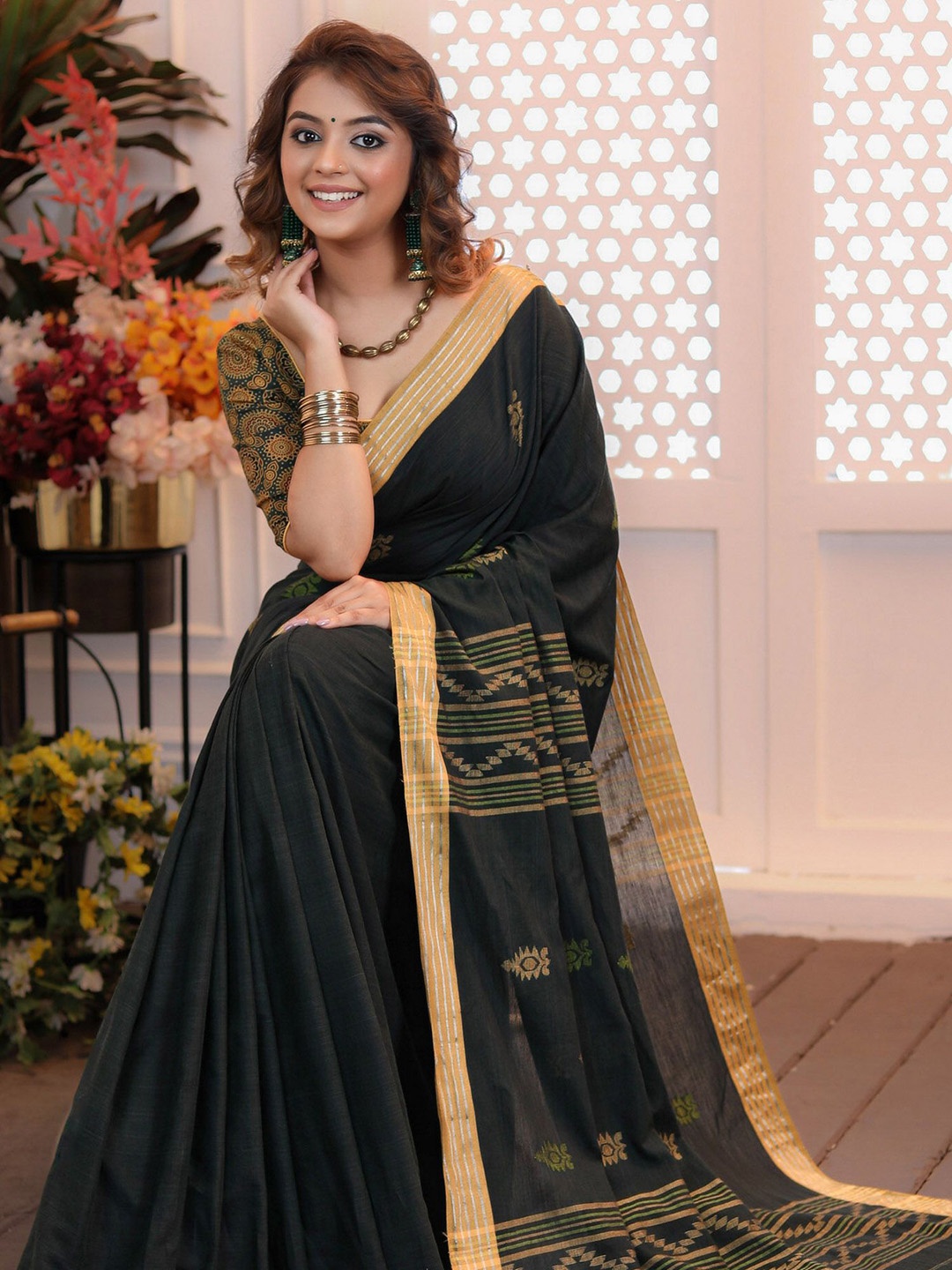 

Prasam Ethnic Motifs Woven Design Zari Pure Cotton Jamdani Saree, Green