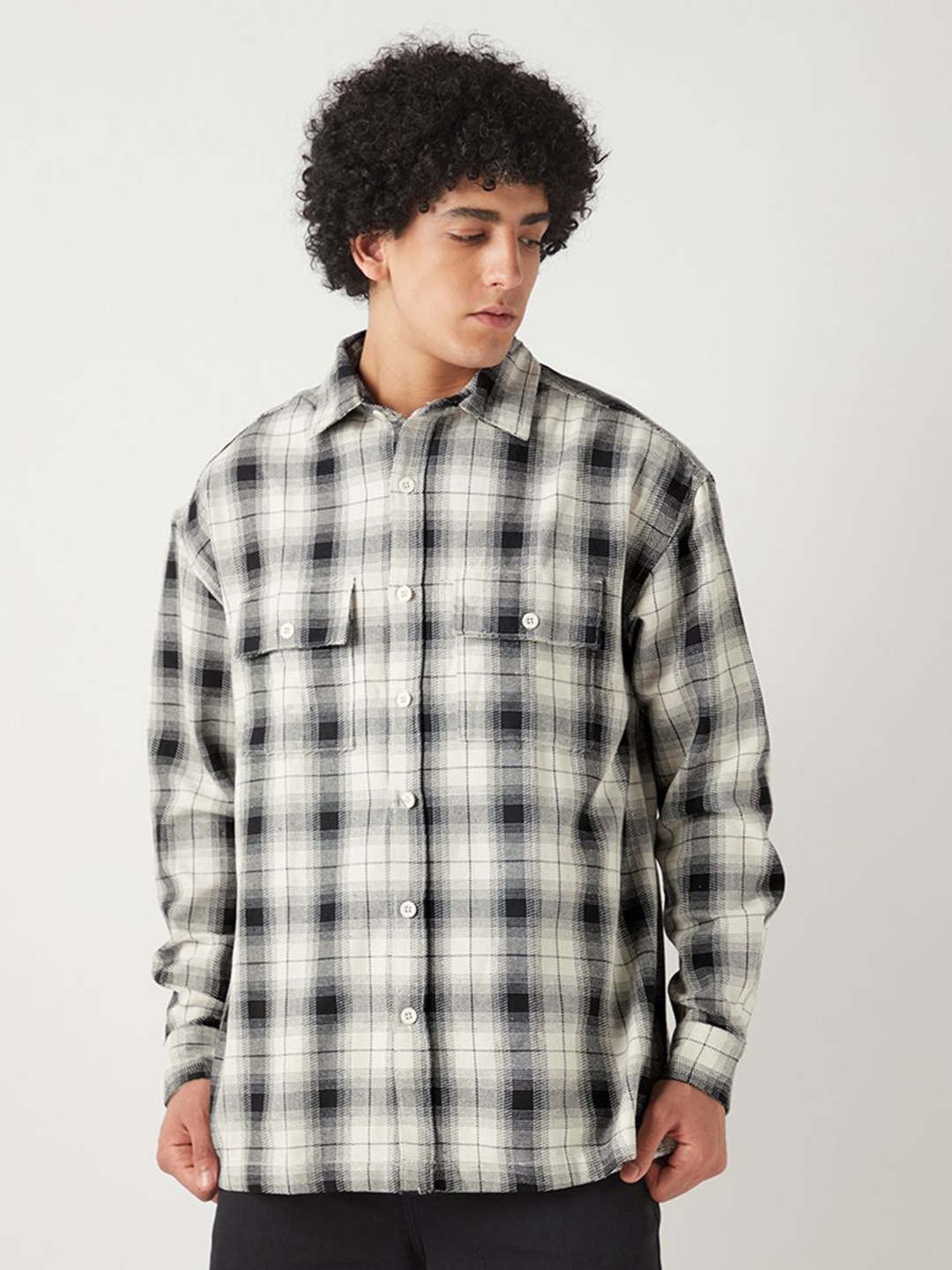 

Bewakoof Men Standard Oversized Fit Spread Collar Tartan Checked Cotton Casual Shirt, Off white