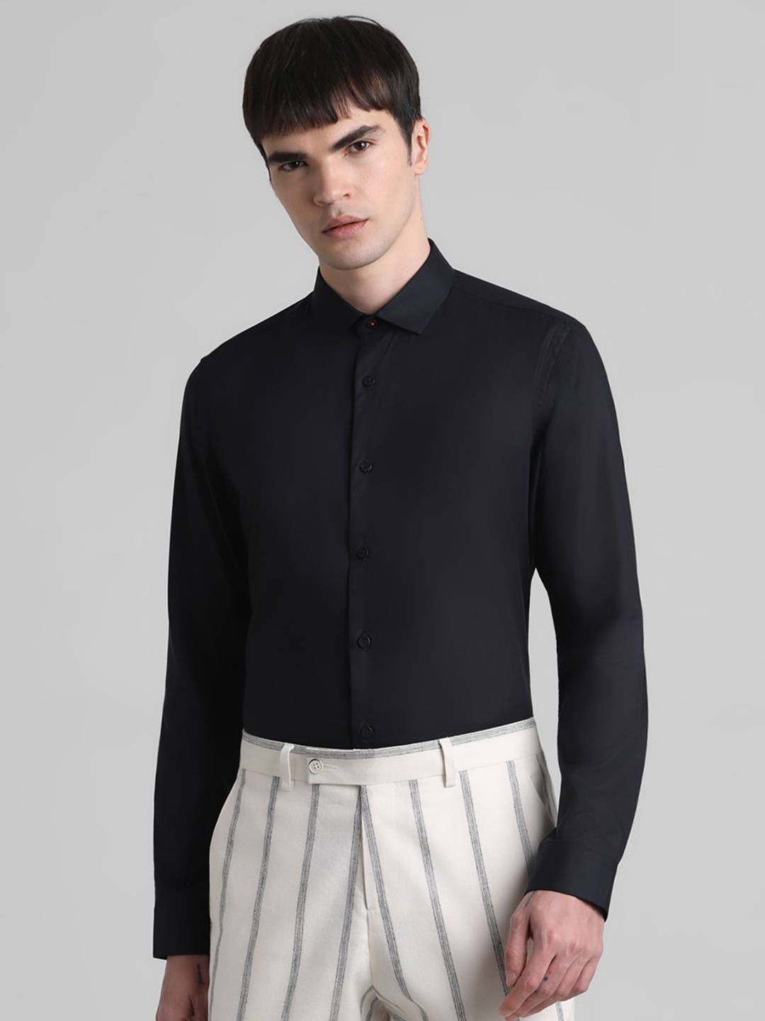 

Jack & Jones Men Slim Fit Spread Collar Solid Cotton Casual Shirt, Black