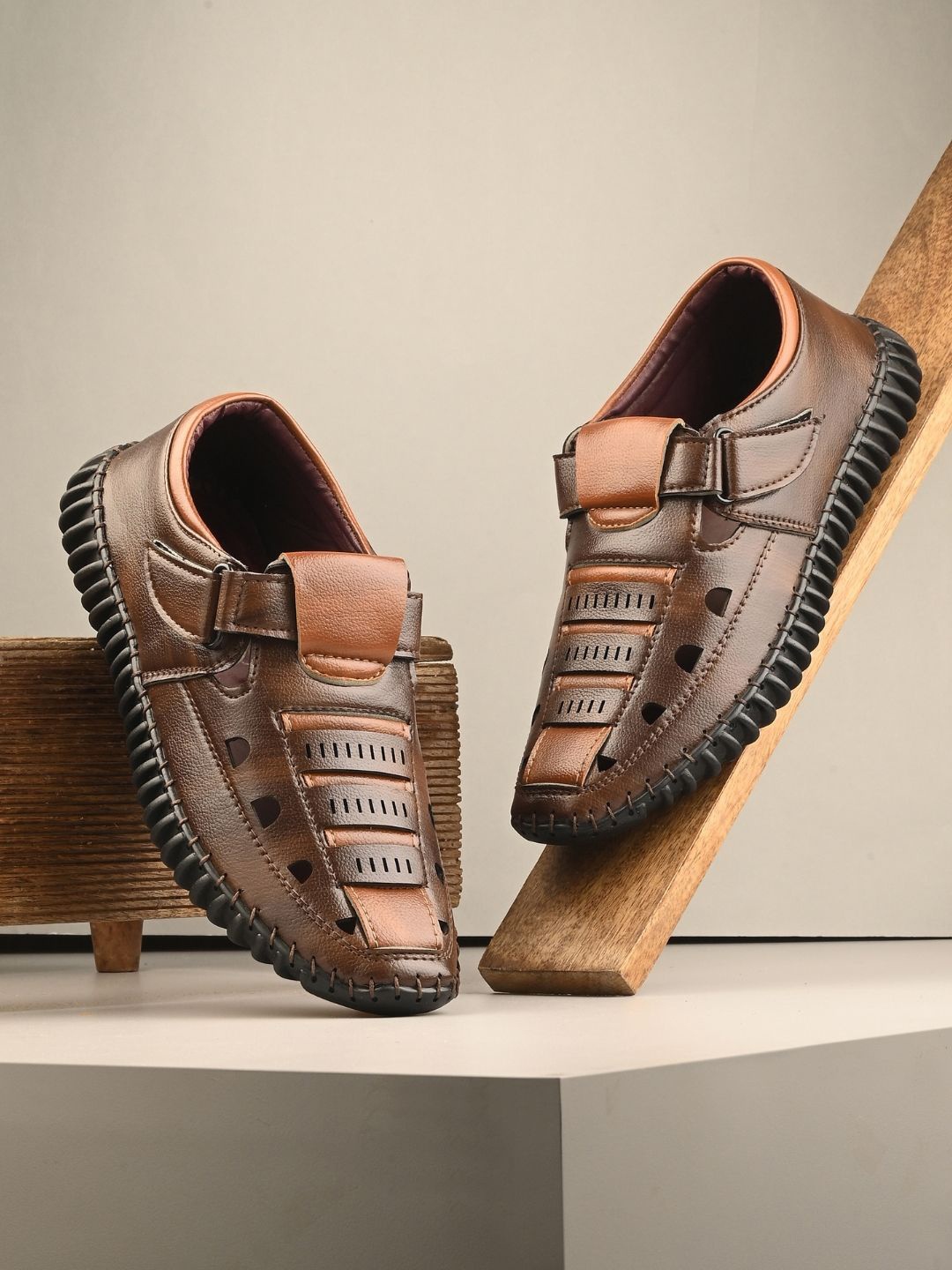 

FOXYFOOT Men Shoe-Style Sandals, Brown