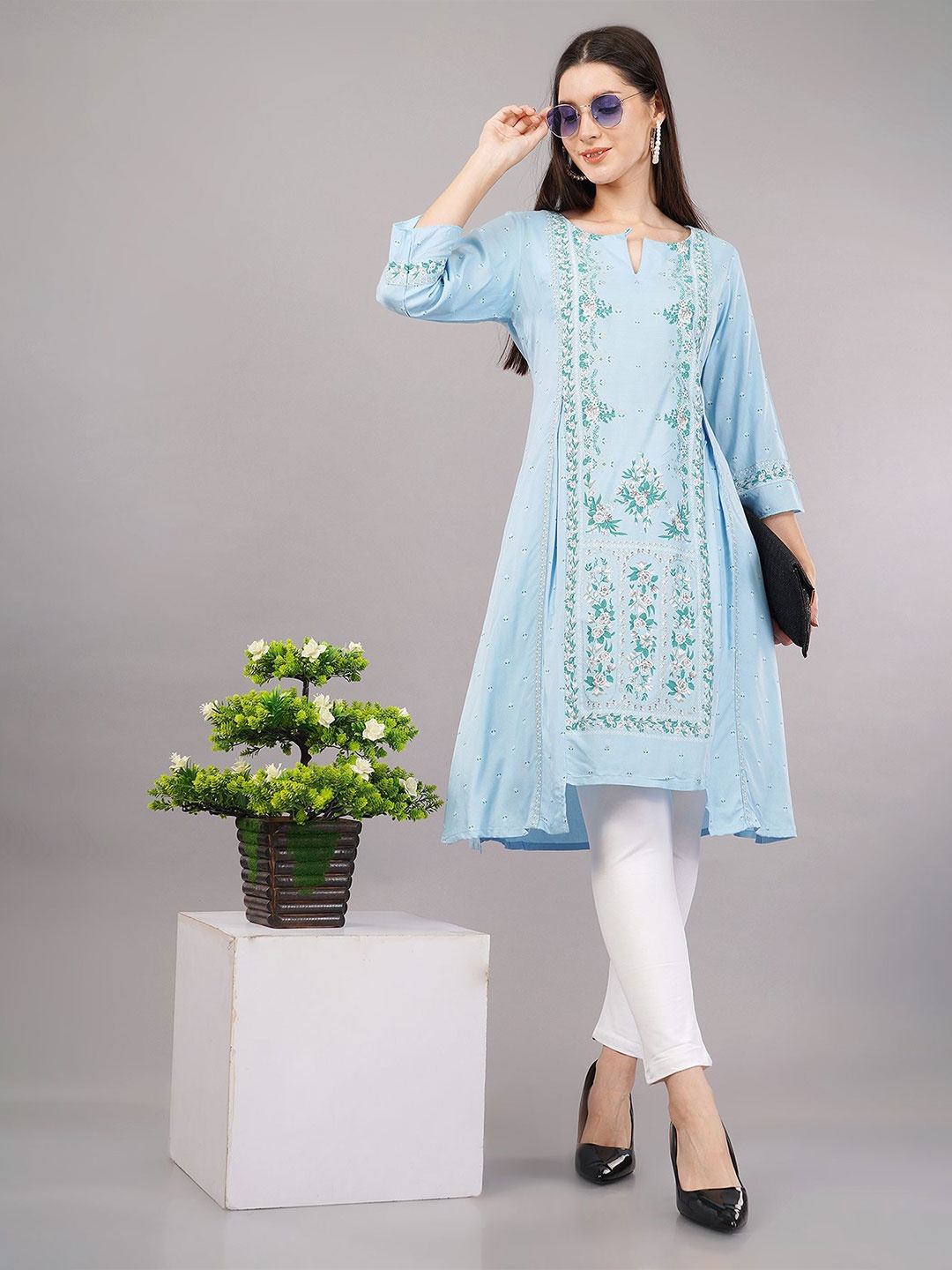 

Avaasa Buy Shruthi Floral Printed High-Low A-Line kurta, Blue