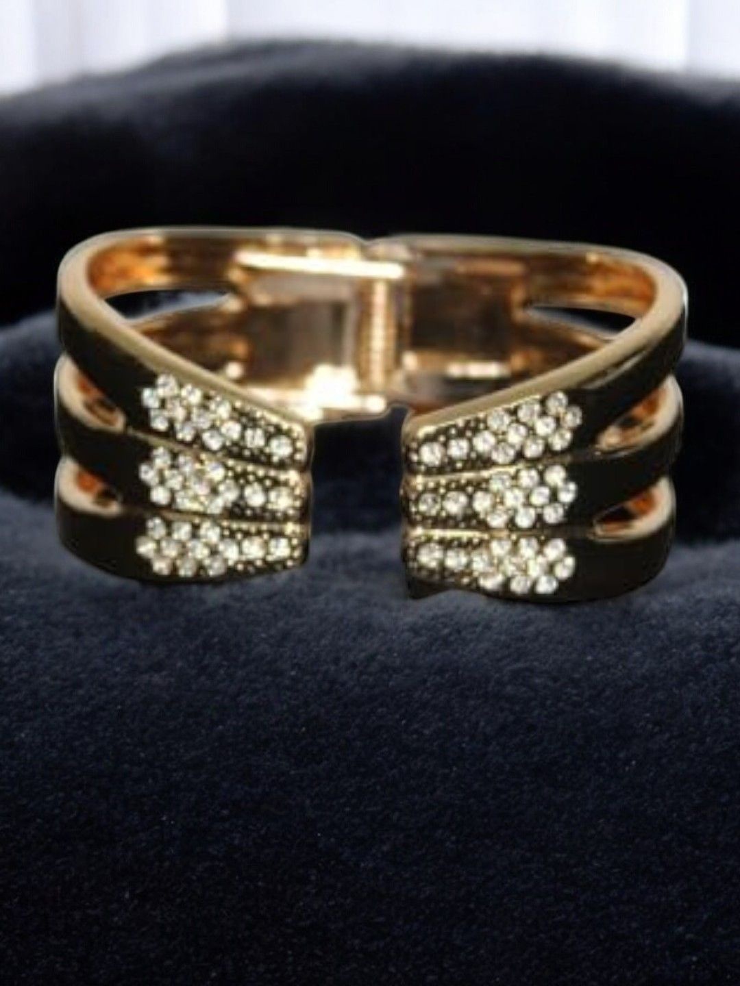 

Jolly Faces Women Wraparound Bracelet, Gold