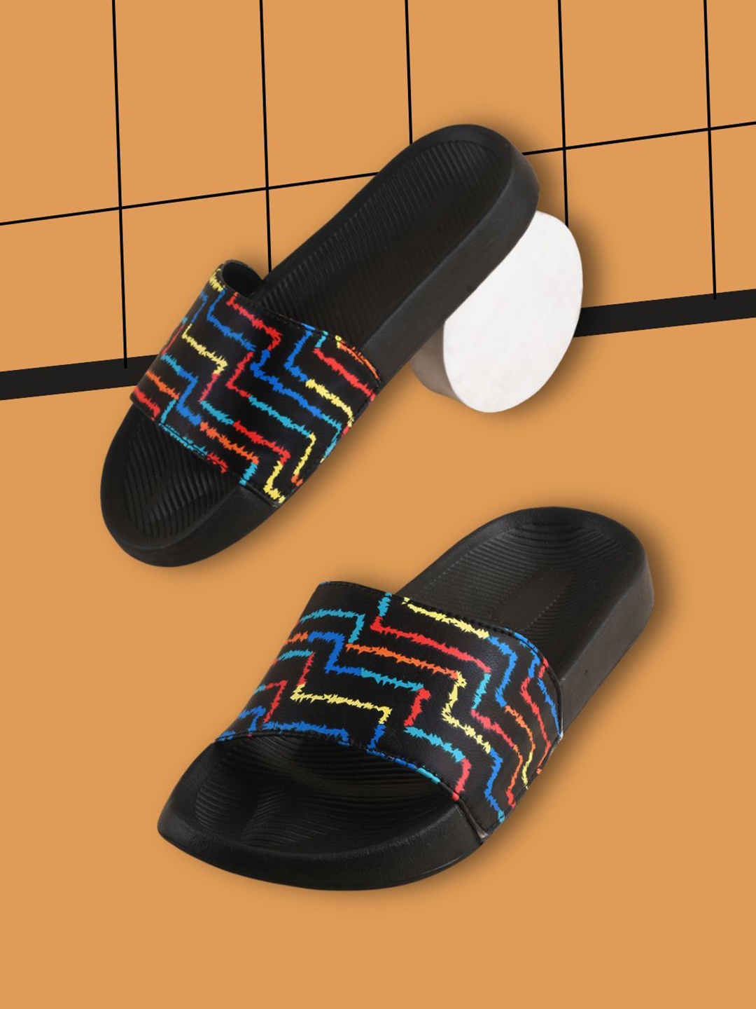 

PERY PAO Men Printed Sliders, Black