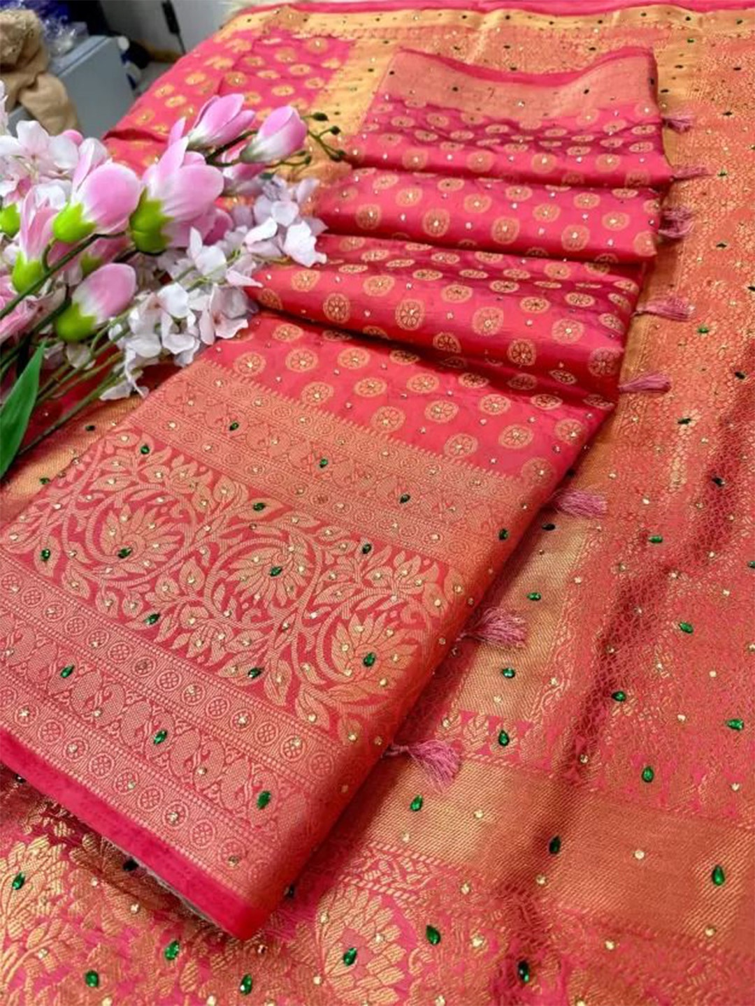 

SAADHVI Woven Design Zari Pure Silk Saree, Pink