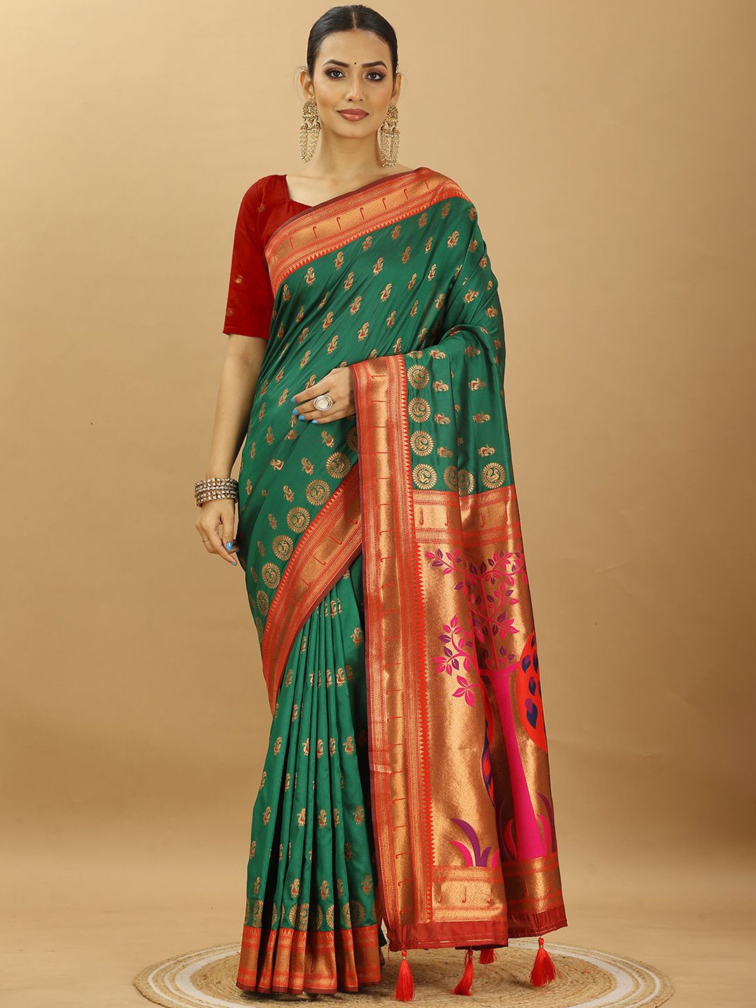 

SWAMI STUDIO Woven Design Zari Pure Silk Paithani Saree, Green