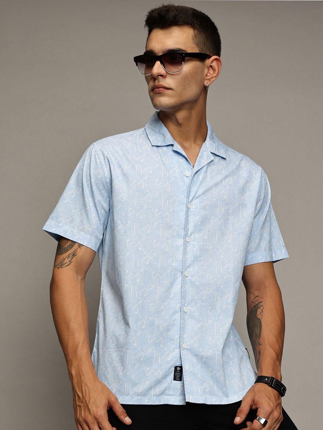 

The Roadster Lifestyle Co. Men Premium Relaxed Fit Geometric Printed Cotton Casual Shirt, Blue
